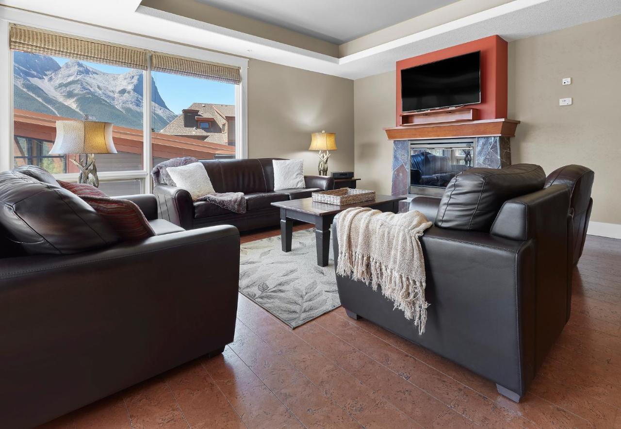 Sunset Ridge - Luxurious Corner Condo - Spectacular Mt Views With Open Pool! Canmore Dış mekan fotoğraf