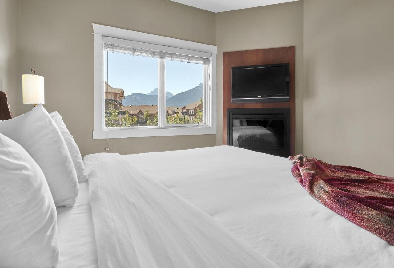 Sunset Ridge - Luxurious Corner Condo - Spectacular Mt Views With Open Pool! Canmore Dış mekan fotoğraf