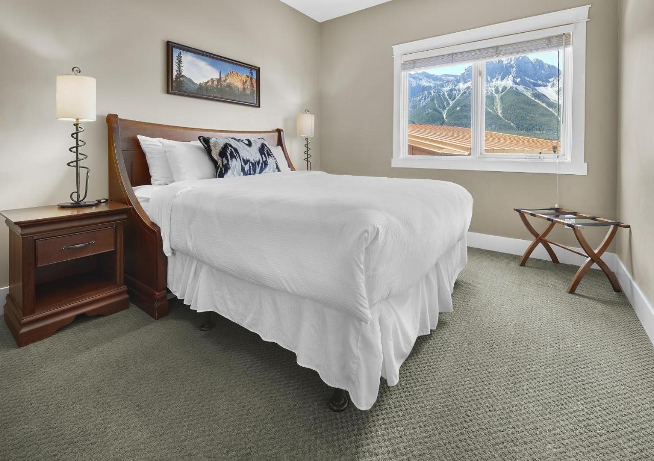 Sunset Ridge - Luxurious Corner Condo - Spectacular Mt Views With Open Pool! Canmore Dış mekan fotoğraf
