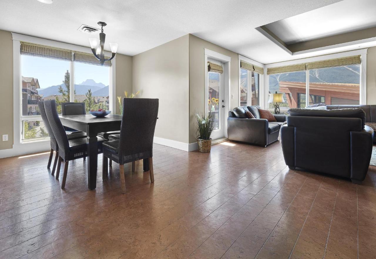 Sunset Ridge - Luxurious Corner Condo - Spectacular Mt Views With Open Pool! Canmore Dış mekan fotoğraf