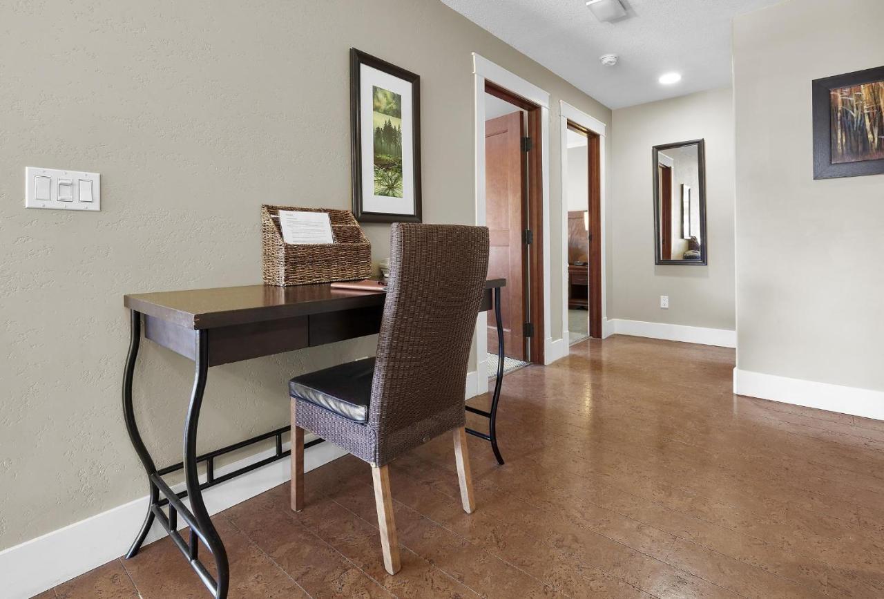 Sunset Ridge - Luxurious Corner Condo - Spectacular Mt Views With Open Pool! Canmore Dış mekan fotoğraf