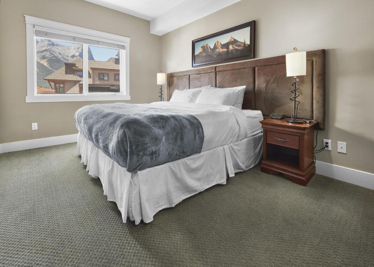 Sunset Ridge - Luxurious Corner Condo - Spectacular Mt Views With Open Pool! Canmore Dış mekan fotoğraf