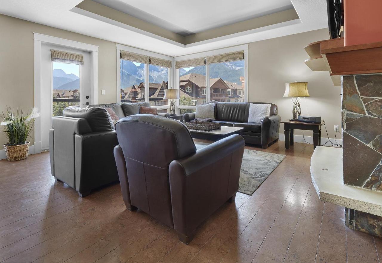 Sunset Ridge - Luxurious Corner Condo - Spectacular Mt Views With Open Pool! Canmore Dış mekan fotoğraf